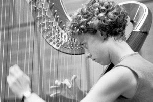 Charlotte Balzereit (Harfenistin Wiener Philharmoniker)